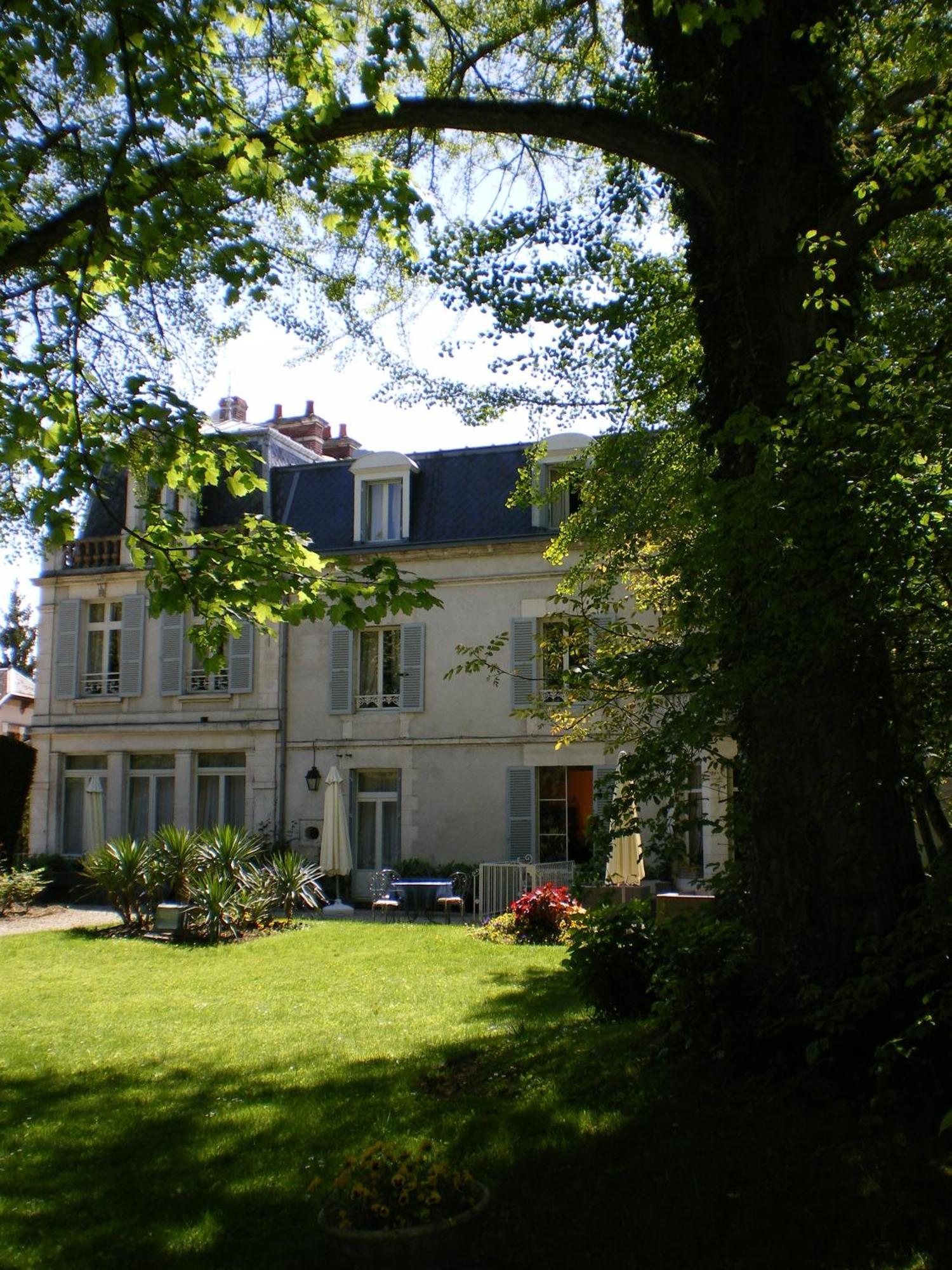 Hotel Les Marechaux Auxerre Ngoại thất bức ảnh