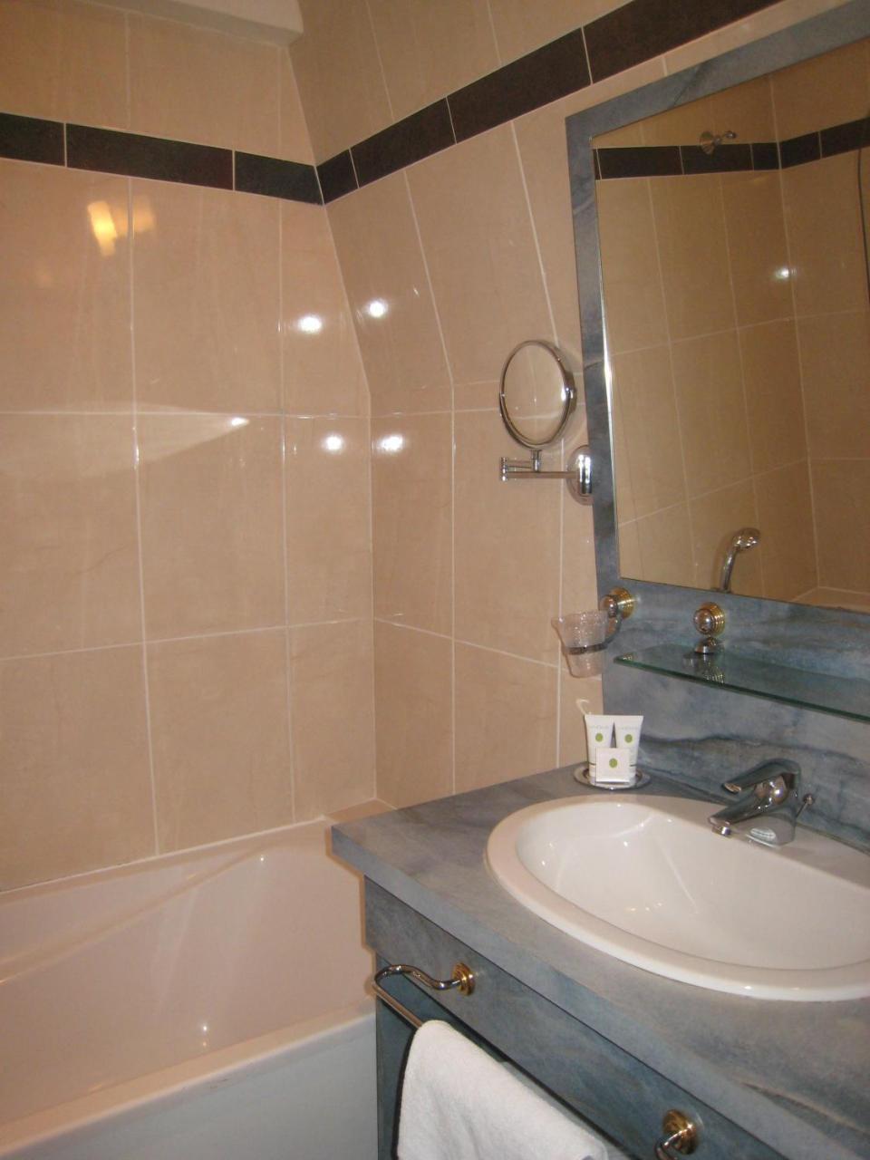 Hotel Les Marechaux Auxerre Ngoại thất bức ảnh